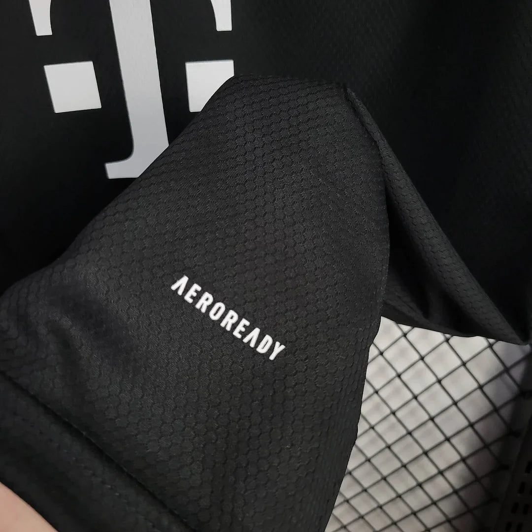 2024/2025 Bayern Munich Goalkeeper Football Jersey