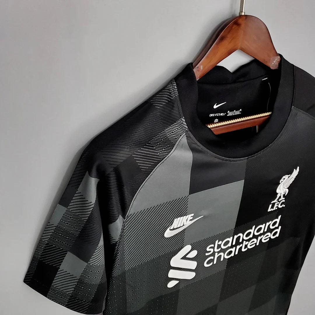Liverpool Goalkeeper Soccer Jersey Black 2021/2022 Retro
